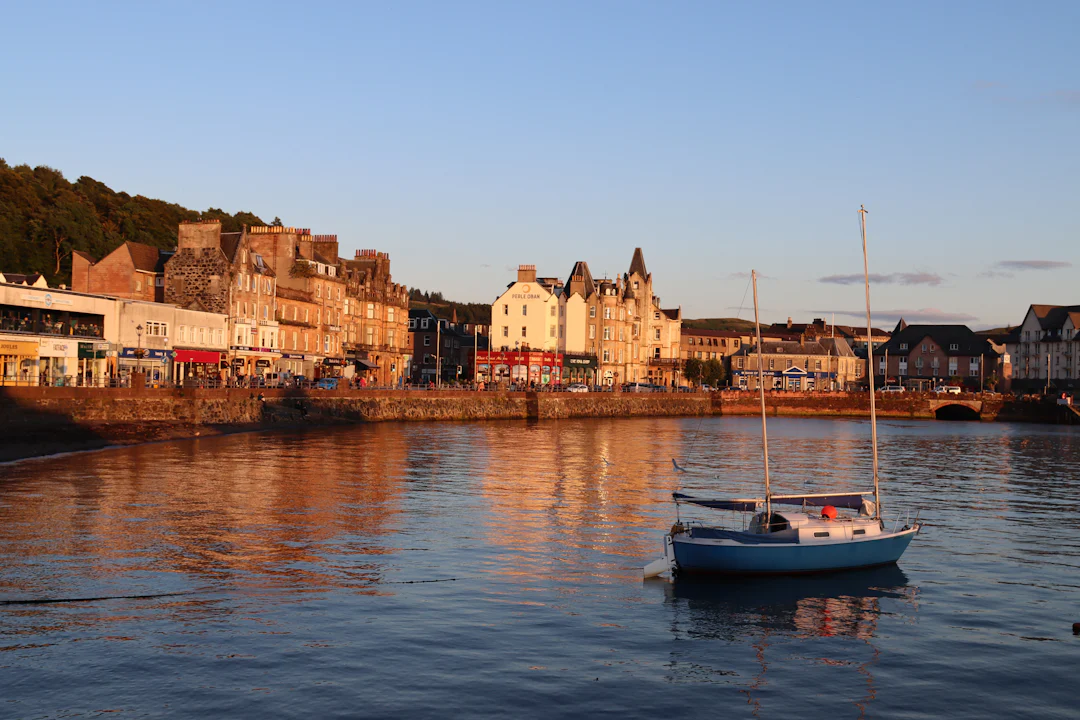 Scotland Distillery Road Trip: Whisky, Castles & Culinary Highlights